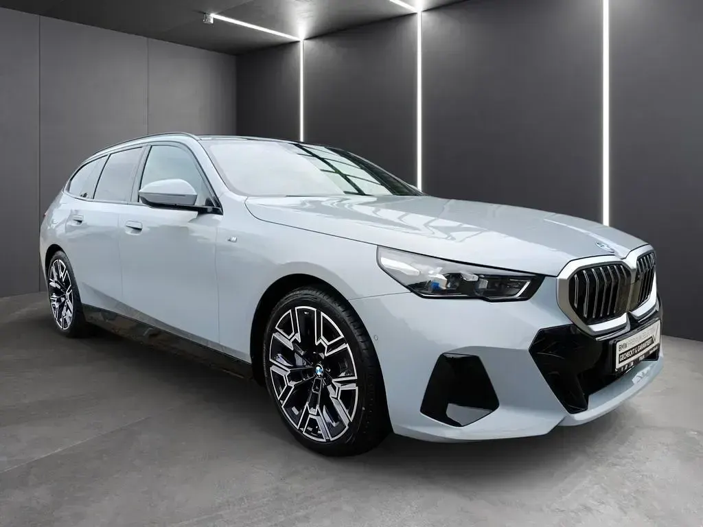 Neu BMW i5 M Sport 289 kW (394 PS) 2025 Brooklyn grau metallic Kombi
