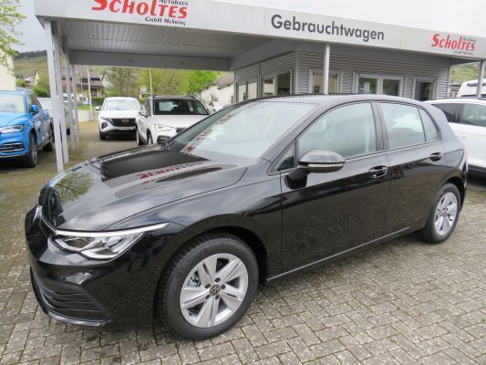 Grenadillschwarz metallic Gebraucht 2024 VW Golf VIII Life Limousine | 26.880 € (Fairer Preis) - Bild 1/4