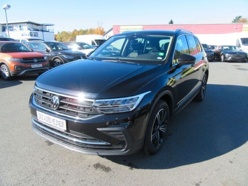 Deep black perleffekt Gebraucht 2023 VW Tiguan Move SUV | 27.990 € (Superpreis) - Bild 1/4