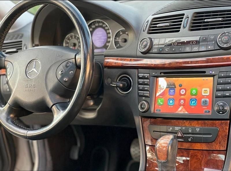 Gebraucht Mercedes E220 177 PS (130 kW) 2003 Gold Kleinwagen