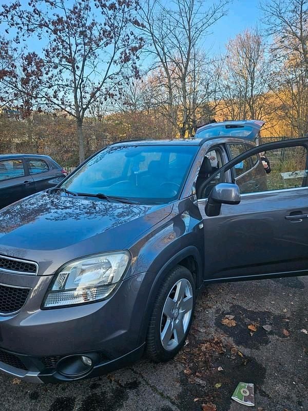 Gebraucht Chevrolet Orlando 141 PS (103 kW) 2011 Silber Van / Kleinbus