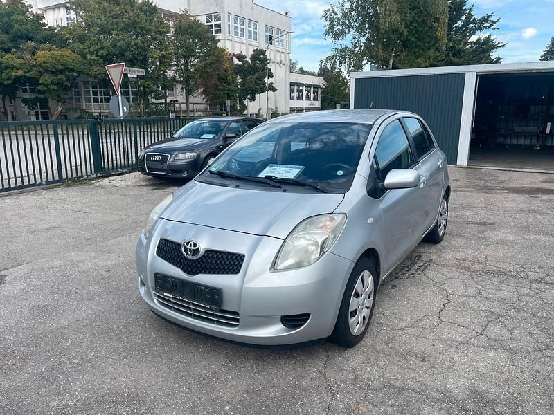 Silber Gebraucht 2007 Toyota Yaris Kleinwagen | 3.750 € (Fairer Preis) - Bild 1/4