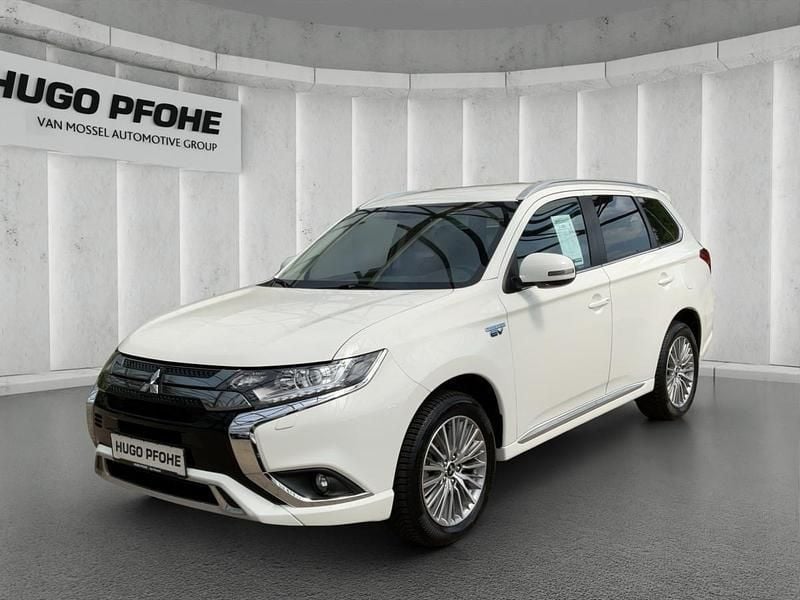 Anden weiss s (weiß metallic) Gebraucht 2021 Mitsubishi Outlander SUV | 21.790 € - Bild 1/4