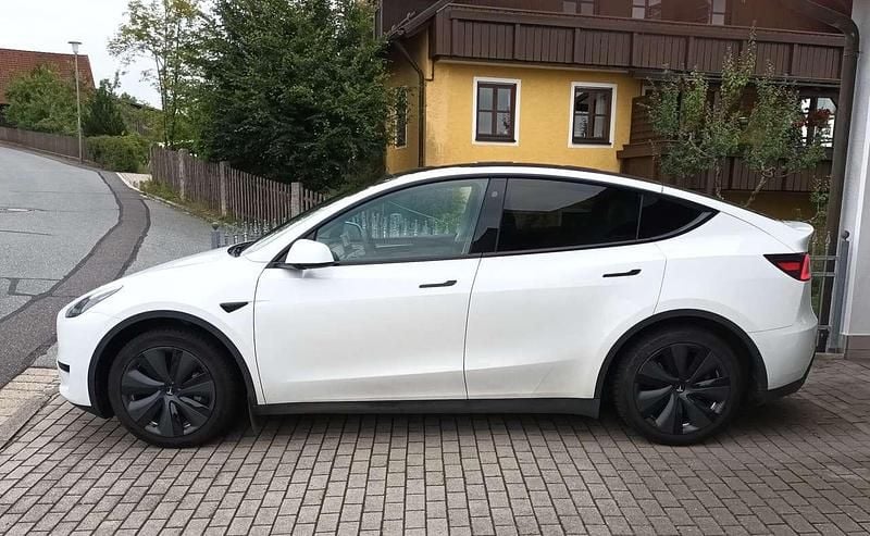 Gebraucht 2023 Tesla Model Y RWD SUV | 32.000 € (Guter Preis) - Bild 1/4