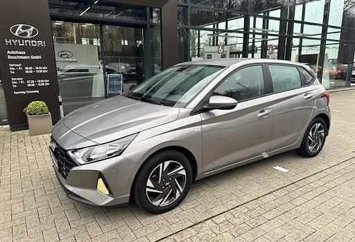 Gebraucht Hyundai i20 Select 100 PS (73 kW) 2022 Silber Kleinwagen