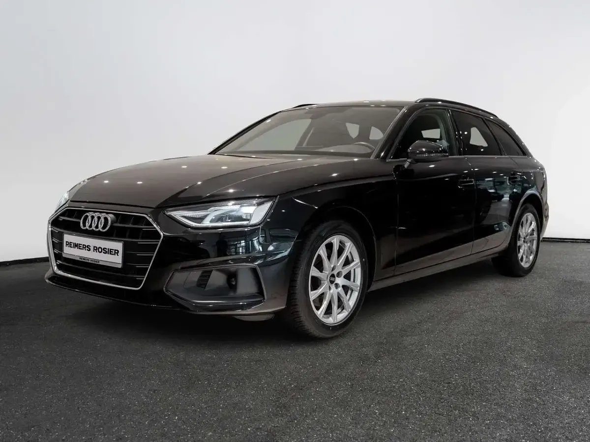 Gebraucht Audi A4 Basis 150 PS (110 kW) 2022 Schwarz Kombi