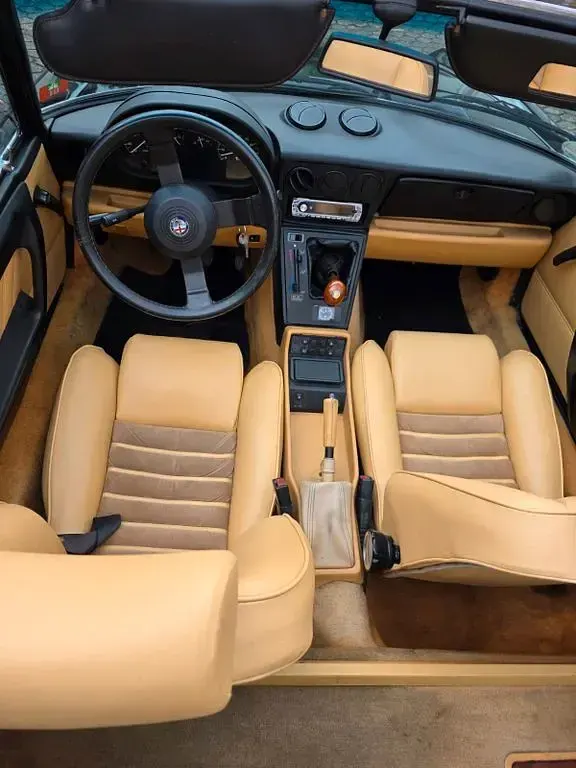 Gebraucht Alfa Romeo Spider 120 PS (88 kW) 1991 Schwarz Cabrio