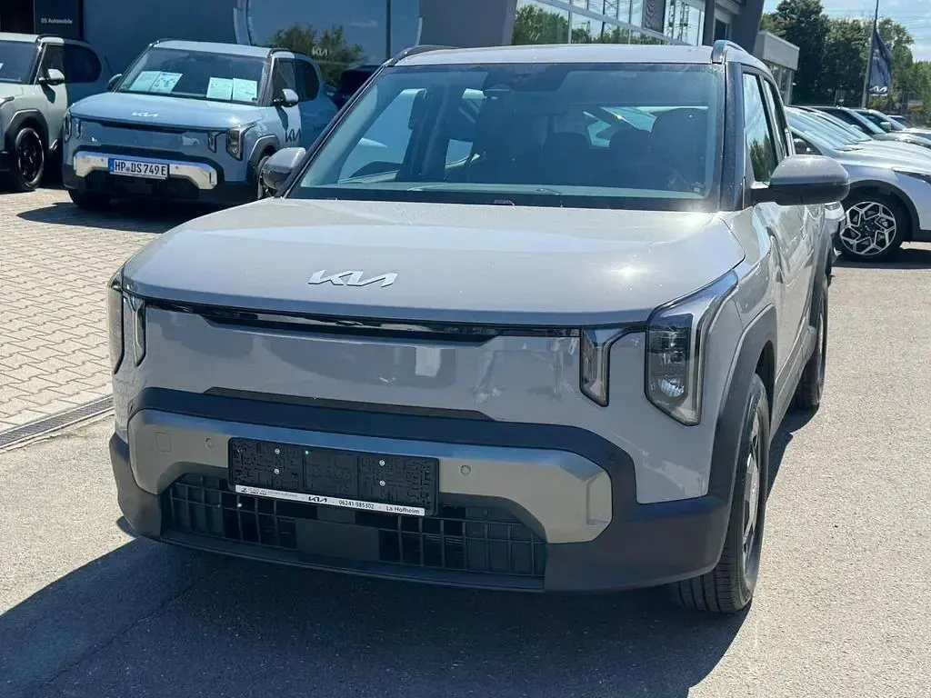 Neu Kia EV2 Air 100 kW (136 PS) 2026 Grau SUV