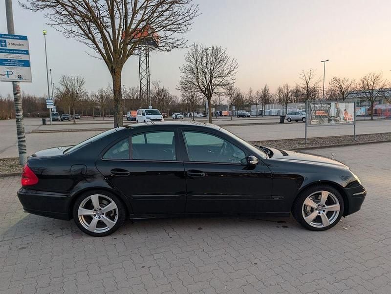 Gebraucht Mercedes E200 Classic 163 PS (119 kW) 2005 Schwarz Limousine