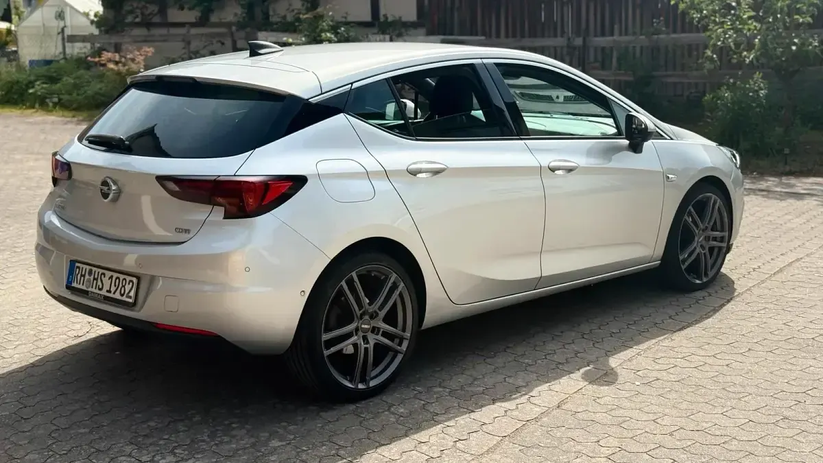 Gebraucht Opel Astra 136 PS (100 kW) 2015 Silber Kleinwagen
