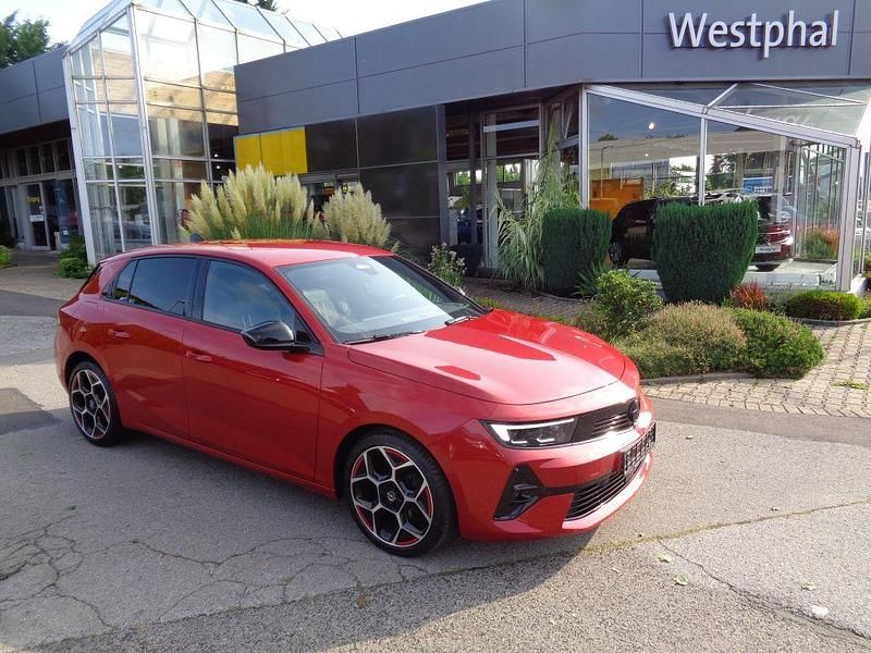 Kardio rot (metallic) Gebraucht 2022 Opel Astra GS Line Limousine | 18.950 € (Teuer) - Bild 1/4