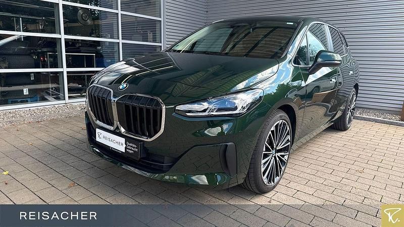 Sanremo green metallic Gebraucht 2024 BMW 218 Active Tourer Efficient Dynamics Van / Kleinbus | 29.349 € (Guter Preis) - Bild 1/4