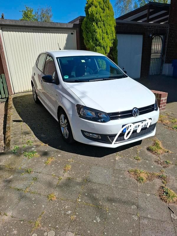 Weiß Gebraucht 2013 VW Polo Kleinwagen | 7.630 € (Fairer Preis) - Bild 1/4
