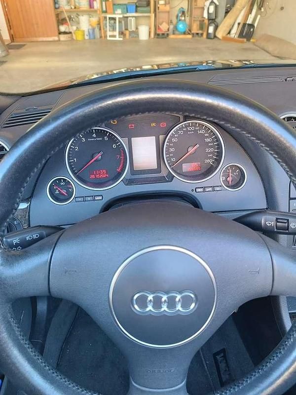 Gebraucht Audi Cabriolet 174 PS (127 kW) 2002 Schwarz Cabrio