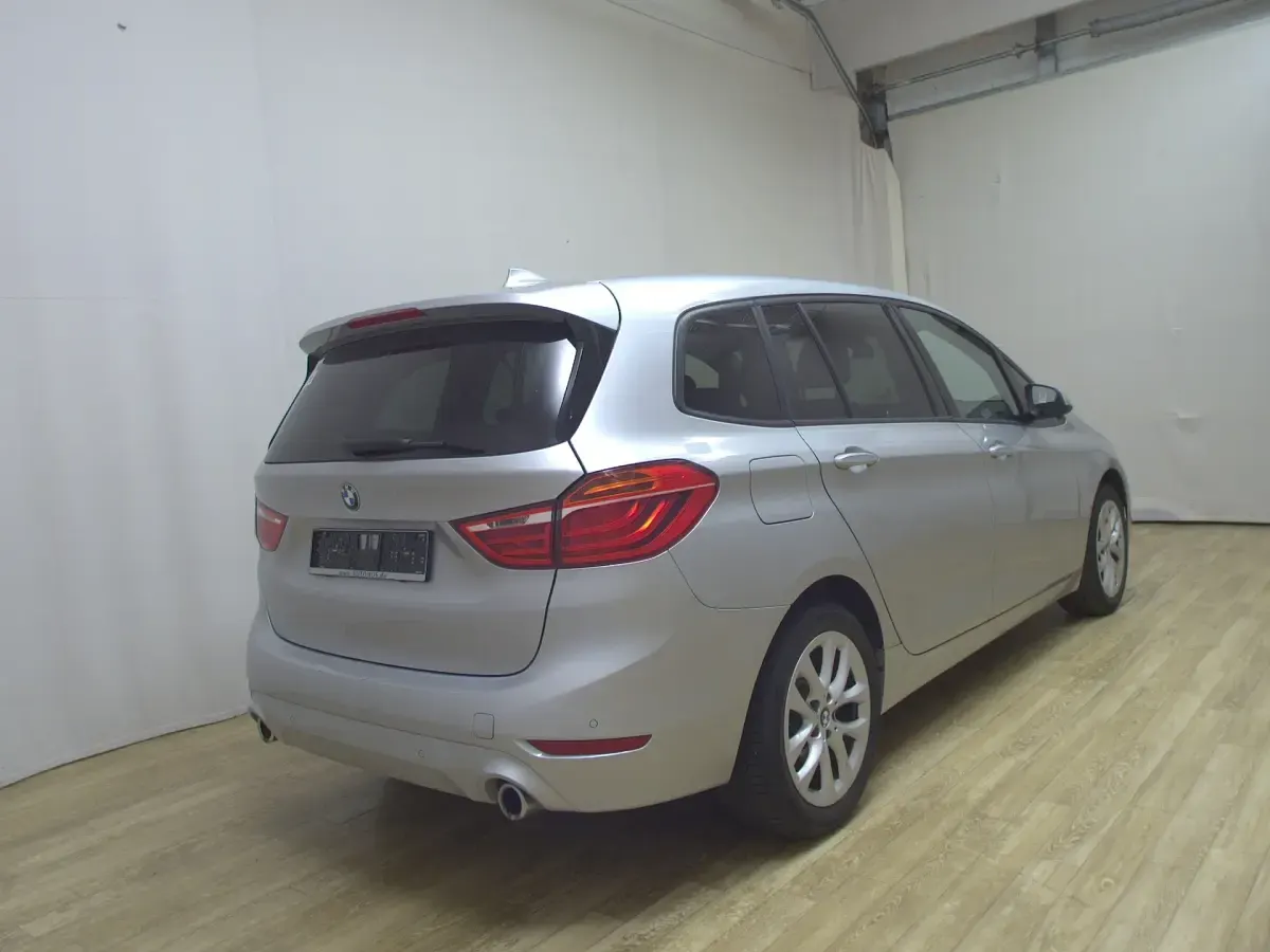 Gebraucht BMW 218 Gran Tourer Advantage 150 PS (110 kW) 2021 Silber Van / Kleinbus