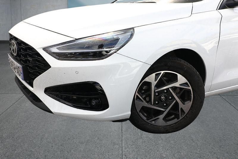 Weiß Gebraucht 2024 Hyundai i30 Limousine | 23.299 € (Fairer Preis) - Bild 1/4