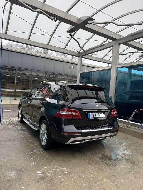 Gebraucht Mercedes ML350 231 PS (169 kW) 2010 SUV