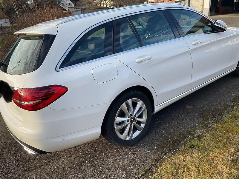 Gebraucht Mercedes C220 194 PS (142 kW) 2019 Weiß Kombi
