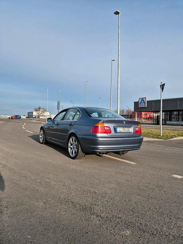 Gebraucht BMW 320 150 PS (110 kW) 1999 Blau Limousine