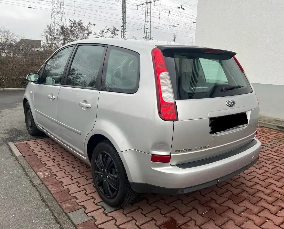 Usado Ford Focus 125 CV (91 kW) 2008 Plateado Familiar