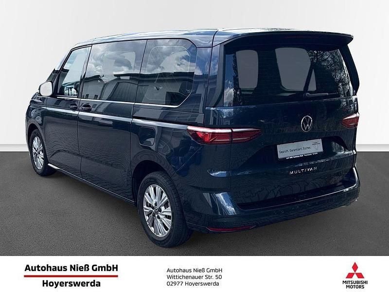 Second-hand VW T7 204 CP (150 kW) 2025 Albastru Van