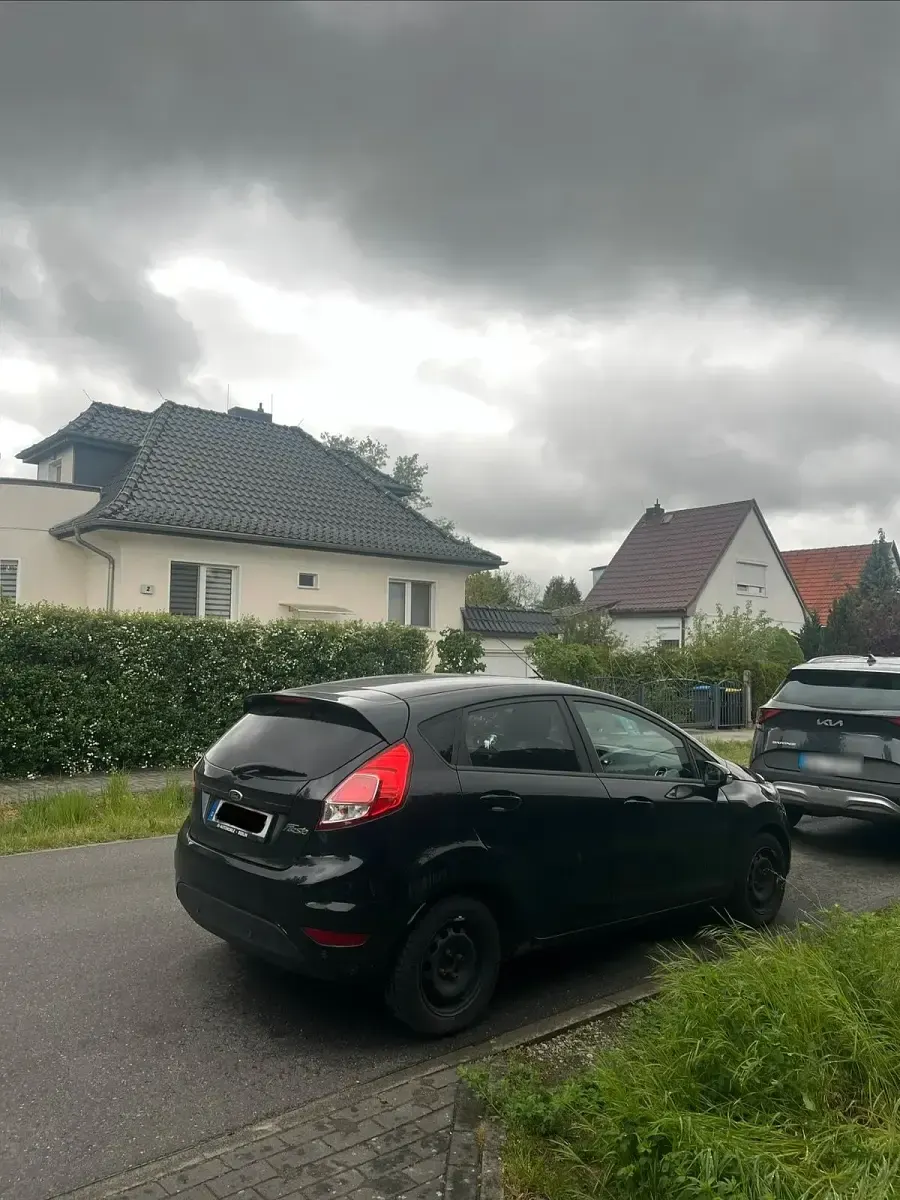 Gebraucht Ford Fiesta 95 PS (69 kW) 2014 Schwarz Kleinwagen