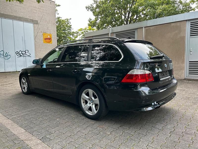 Gebraucht BMW 525 197 PS (144 kW) 2008 Schwarz Kombi