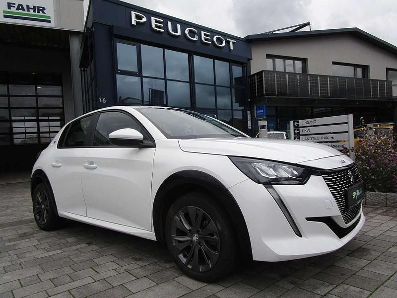 Blanc banquise Gebraucht 2021 Peugeot e-208 Active Kleinwagen | 13.590 € (Fairer Preis) - Bild 1/4