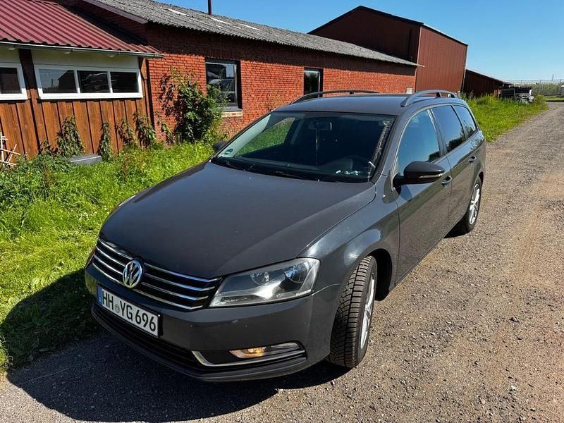 Grau Gebraucht 2012 VW Passat Comfortline Kombi | 4.500 € (Fairer Preis) - Bild 1/4