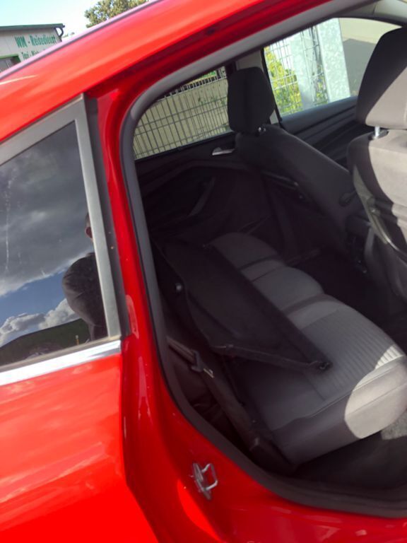 Gebraucht Ford C-MAX Titanium 150 PS (110 kW) 2019 Rot Van / Kleinbus