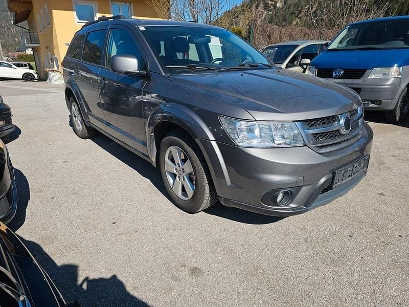 Gebraucht Fiat Freemont 170 PS (125 kW) 2012 Grau SUV