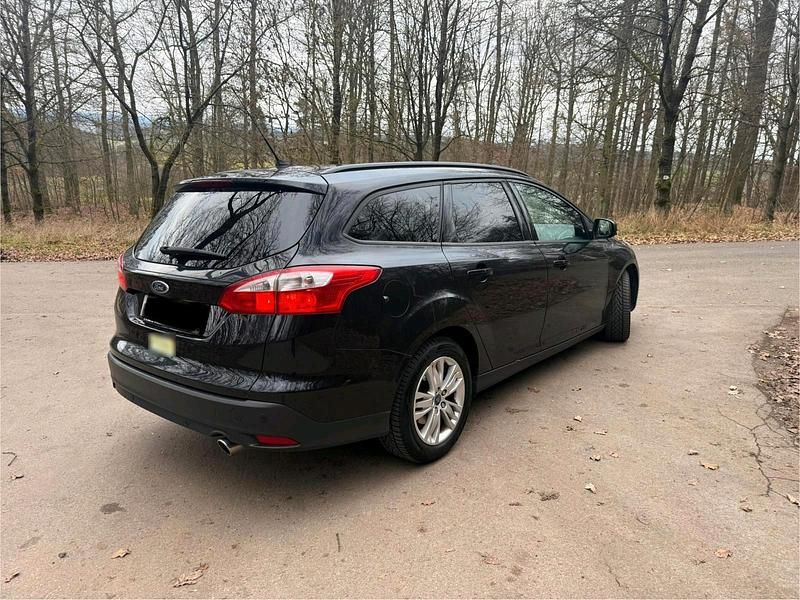Gebraucht Ford Focus 125 PS (91 kW) 2012 Schwarz Kombi