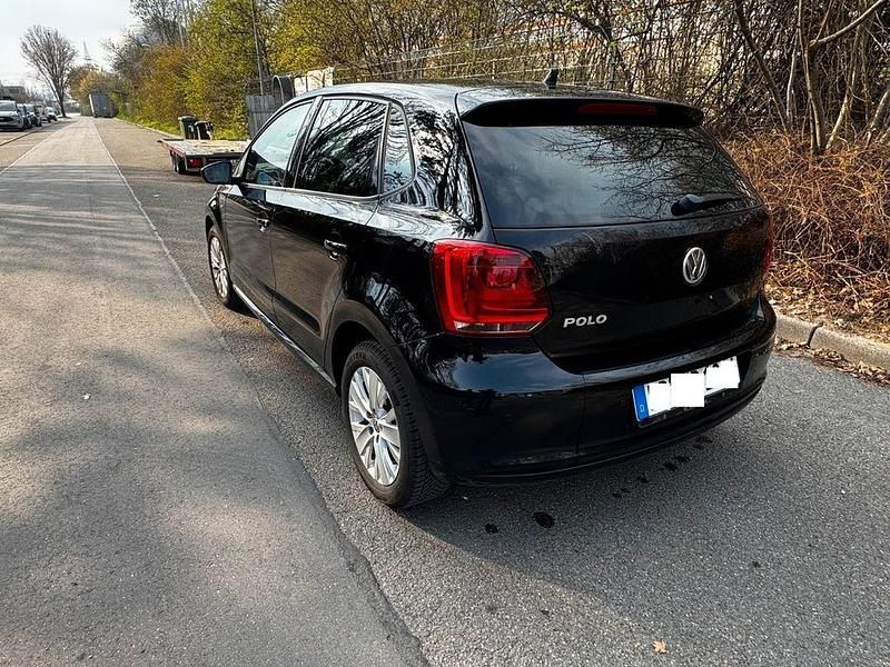 Gebraucht VW Polo Life 60 PS (44 kW) 2013 Schwarz Kleinwagen