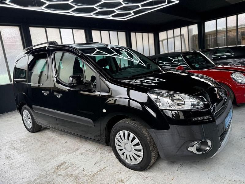 Gebraucht Peugeot TePee Active 92 PS (67 kW) 2015 Schwarz Van / Kleinbus