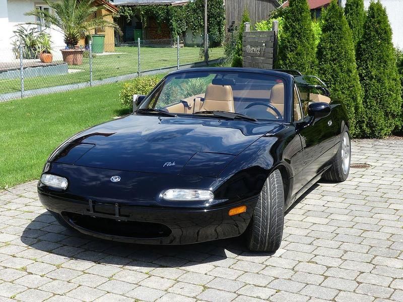 Second-hand Mazda MX5 116 CP (85 kW) 1993 Negru Cabrio