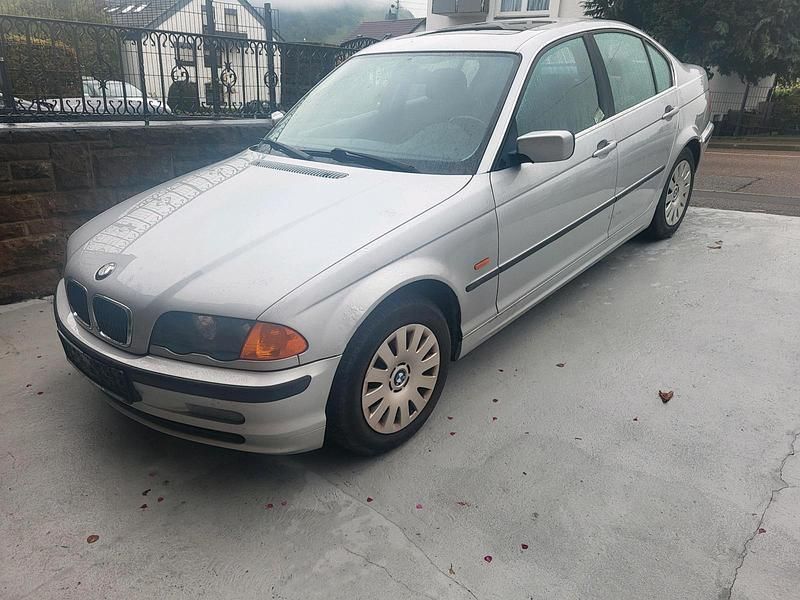 Grau Gebraucht 1998 BMW 320 Limousine | 1.300 € (Superpreis) - Bild 1/4