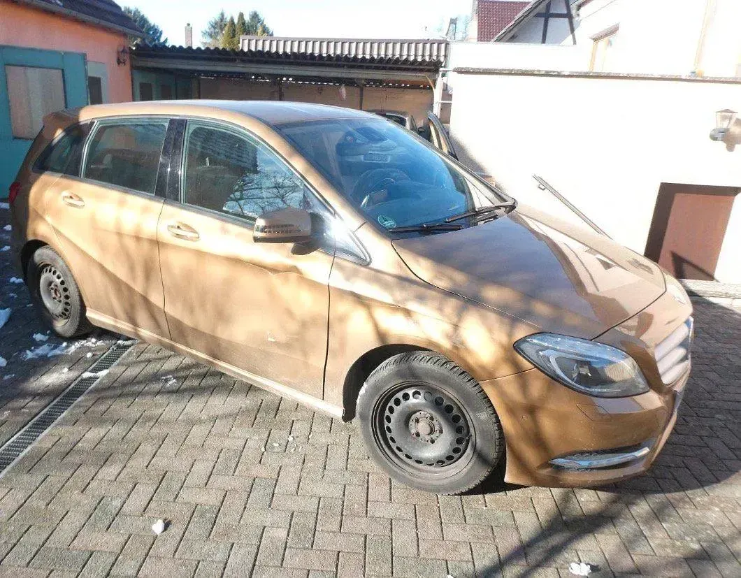 Gebraucht Mercedes B200 156 PS (114 kW) 2013 Gold Kleinwagen