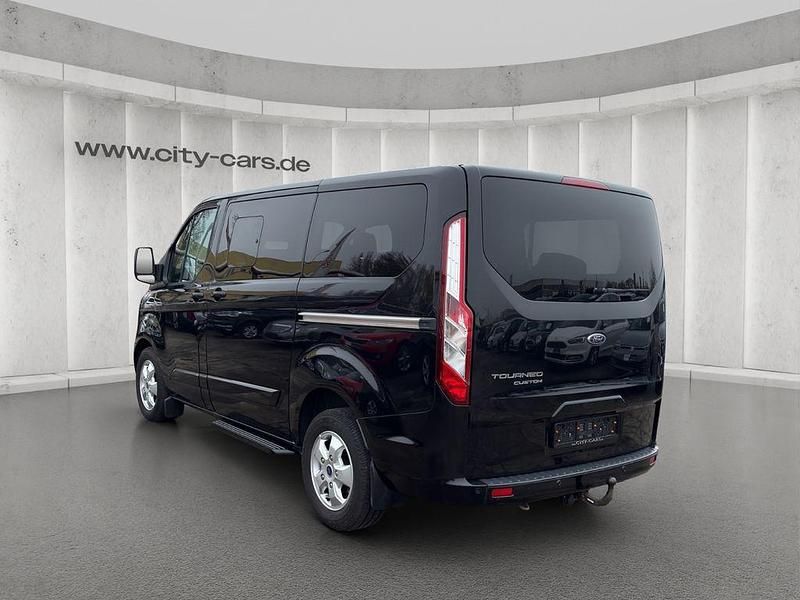 Gebraucht Ford Tourneo Titanium 131 PS (96 kW) 2017 Schwarz Van / Kleinbus