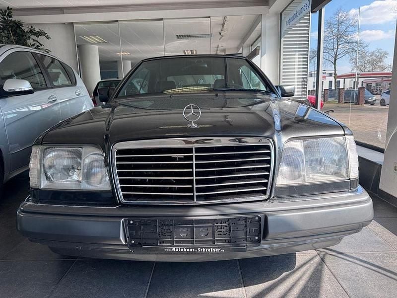 Gebraucht Mercedes E220 150 PS (110 kW) 1997 Schwarz Cabrio