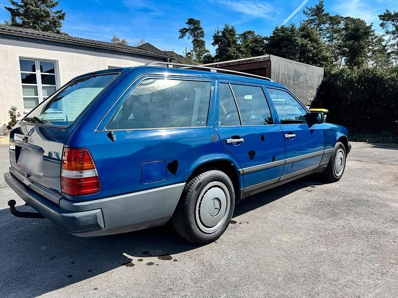 Gebraucht Mercedes E250 94 PS (69 kW) 1989 Blau Kombi