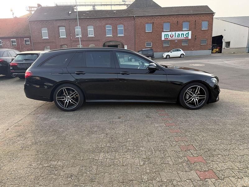 Gebraucht Mercedes E300 AMG 245 PS (180 kW) 2018 Schwarz Kombi