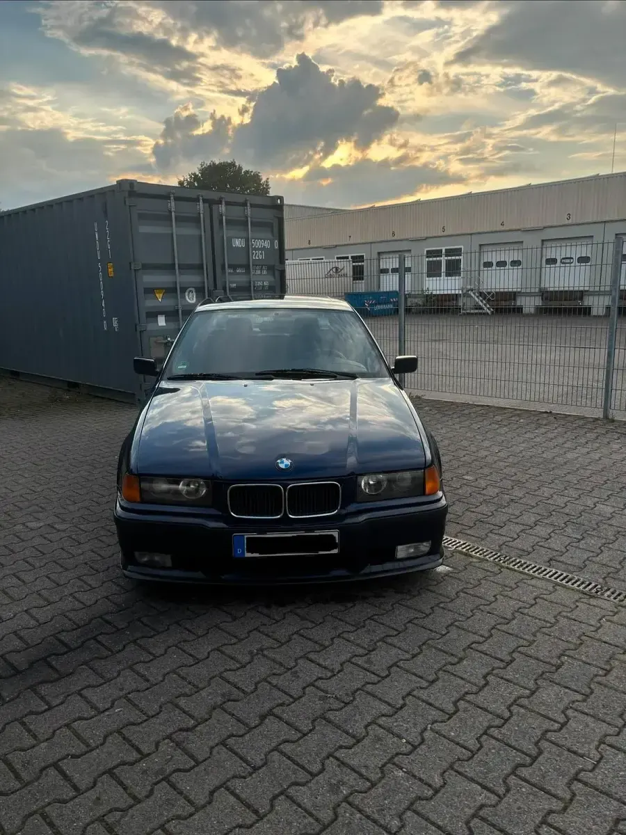 Gebraucht BMW 318 Basis 115 PS (84 kW) 1994 Blau Limousine