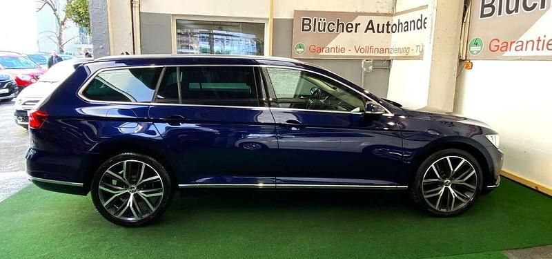 Gebraucht VW Passat Highline 150 PS (110 kW) 2018 Blau Kombi