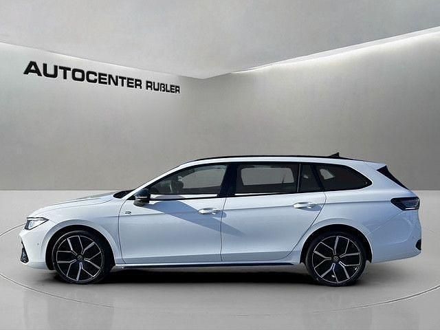 Gebraucht VW Passat R-line 150 PS (110 kW) 2024 Pure white Kombi