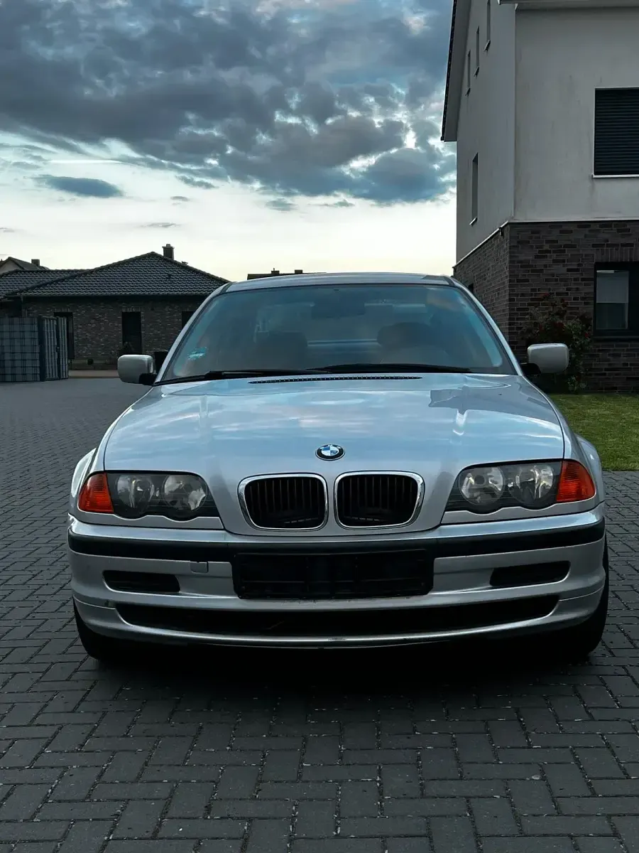 Gebraucht BMW 316 105 PS (77 kW) 1999 Silber Limousine