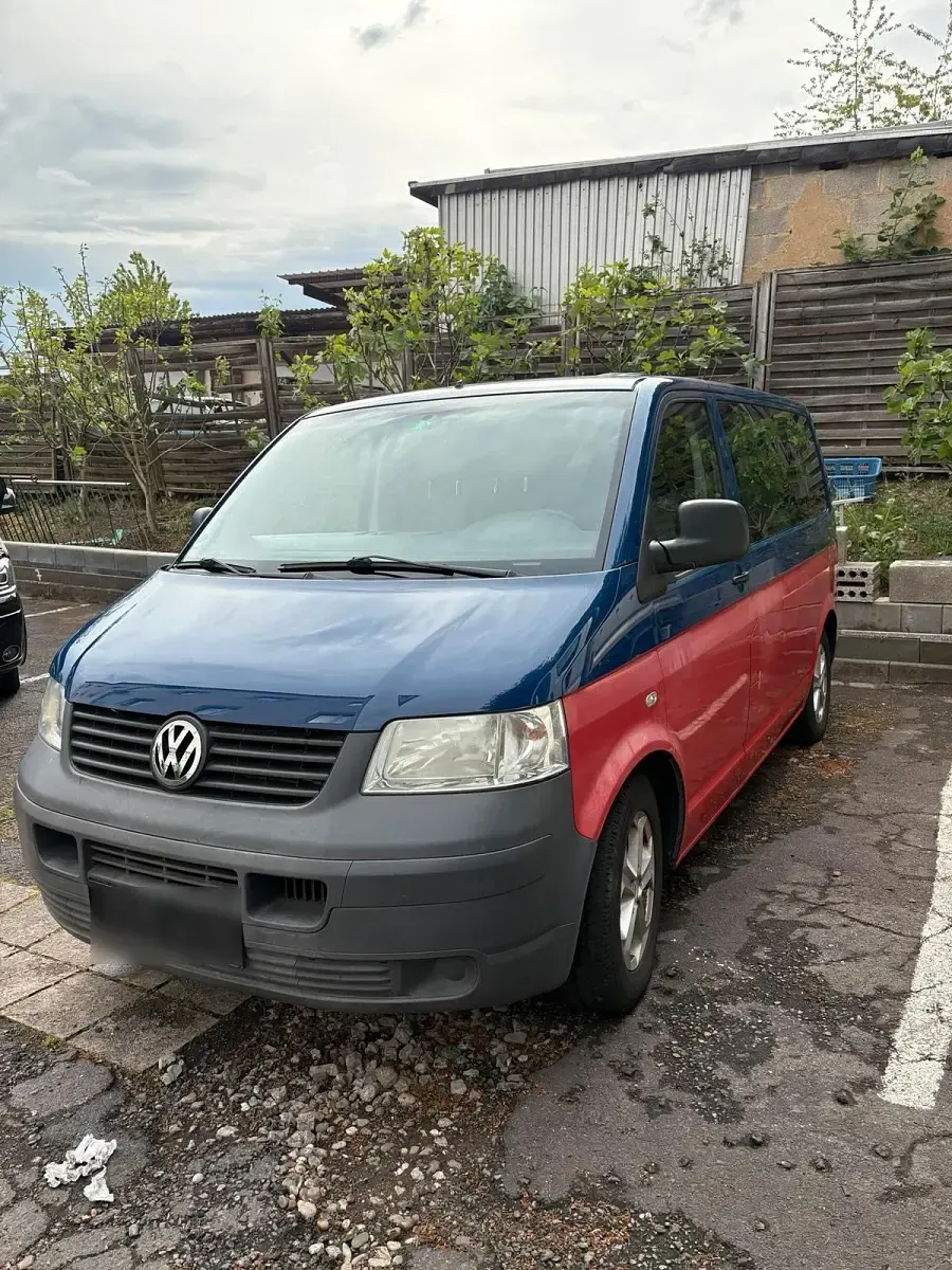 Second-hand VW Caravelle 85 CP (62 kW) 2005 Albastru Van