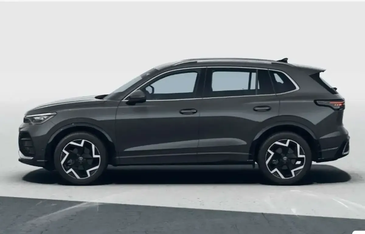 Neu VW Tiguan R-line 150 PS (110 kW) 2026 Grau SUV