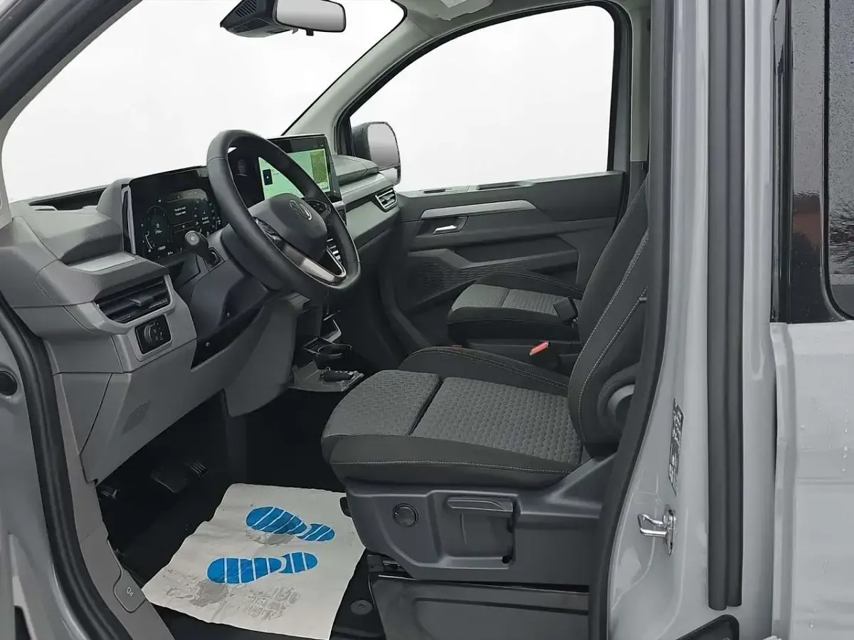 Neu VW Caravelle Edition 150 PS (110 kW) 2026 Stone grey Van