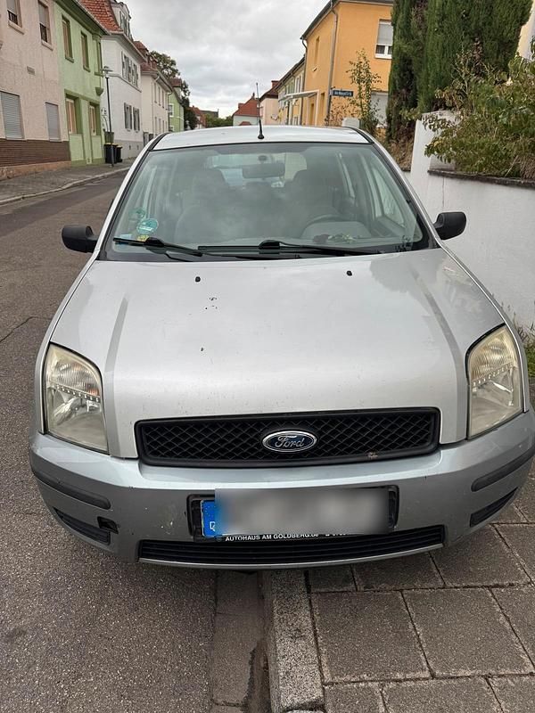 Silber Gebraucht 2003 Ford Fusion Limousine | 999 € (Guter Preis) - Bild 1/4