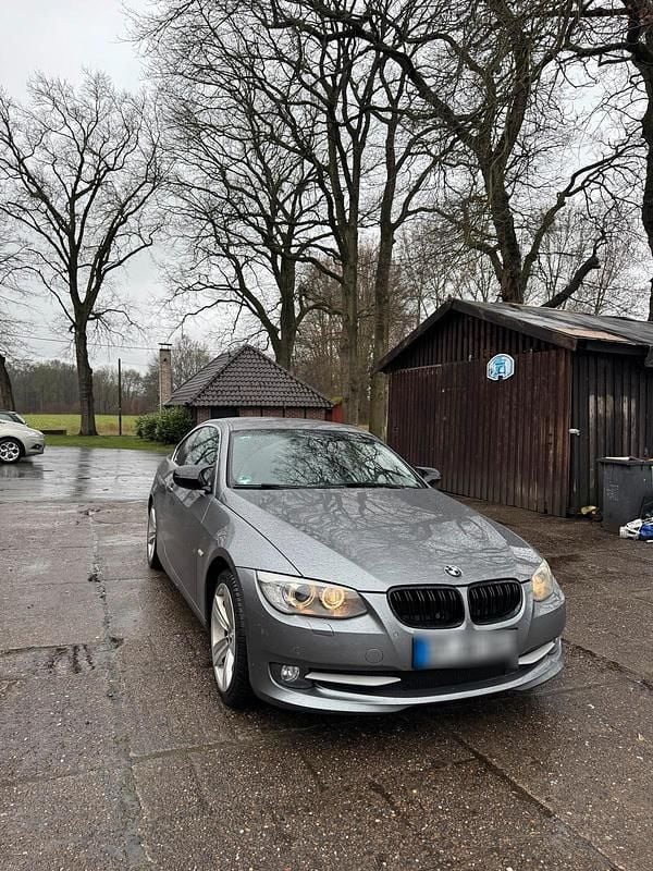 Gebraucht BMW 325 204 PS (150 kW) 2010 Grau Coupé